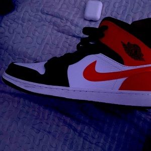 Jordan 1 mid shattered backboard